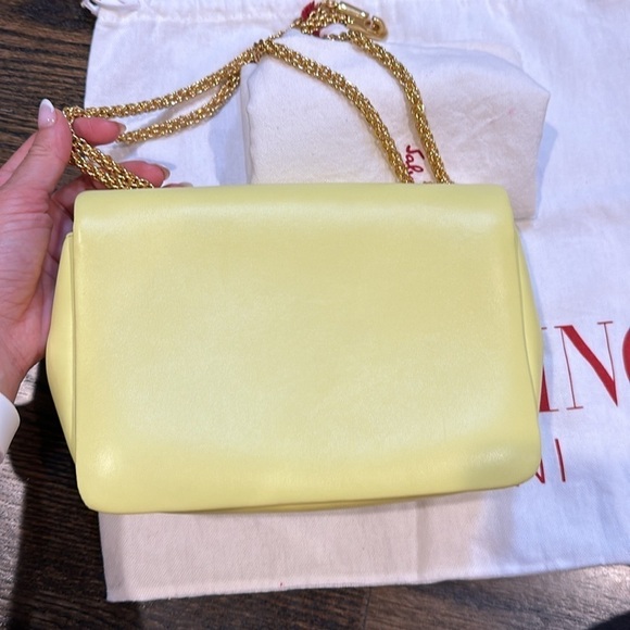 Valentino Garavani Nappa One Stud Chain Clutch Pale Yellow - Picture 5 of 10